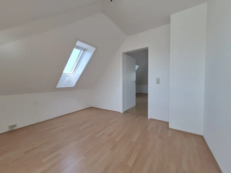 Kinder-/Arbeitszimmer